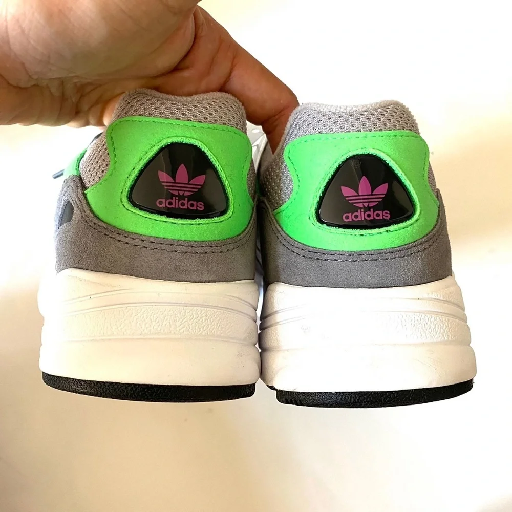 New Adidas Originals Yung-96 J Athletic Sneakers Size 4.5 Shoes - Picture 4 of 6